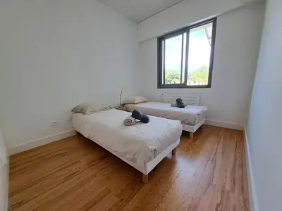 Un ou plusieurs lits dans un hébergement de l'établissement Villa Hossegor - 4 étoiles, 6 chambres - 5 salles de bains - piscine chauffée 5 mn des plages