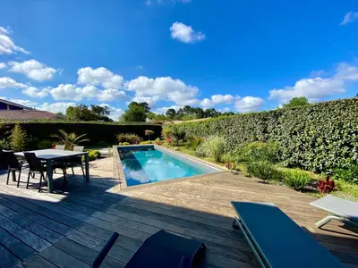Piscine de l'établissement La villa du golf - chambre d hôtes ou située à proximité