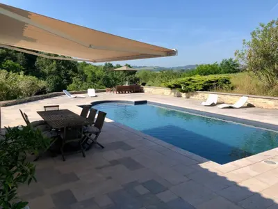 Piscine de l'établissement L'adret du bois ou située à proximité