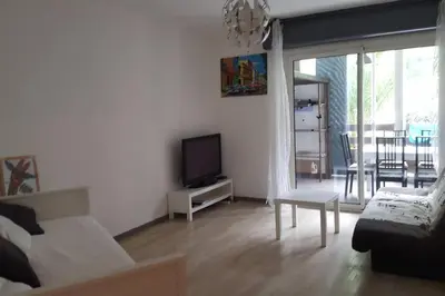 Télévision ou salle de divertissement dans l'établissement Joli appartement à 300 m de la plage
