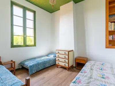 Un ou plusieurs lits dans un hébergement de l'établissement Maison familiale, 15 pers., jardin privé, proche centre et lac, à 25 min de l'océan - FR-1-319-472
