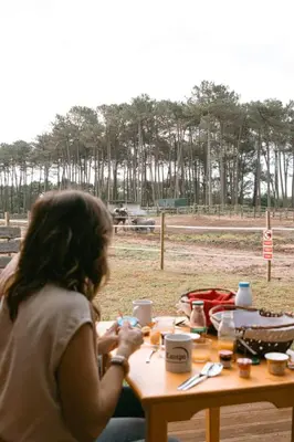 Clients de l'établissement Roulottes cocooning au coeur des Landes