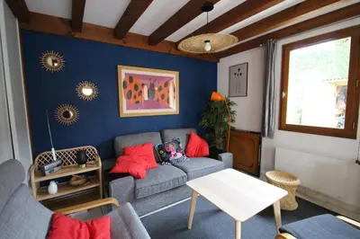 Coin salon dans l'établissement Maison Cosy classée 3 étoiles proche plages de surf de Contis