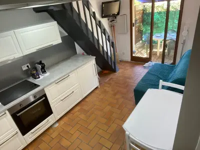 Cuisine ou kitchenette dans l'établissement Capbreton Villa Patio 27m2 5 pers près port plages