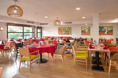 Restaurant ou autre lieu de restauration dans l'établissement Domitys Les Sources de Gascogne