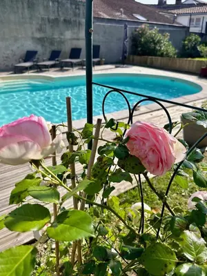 Piscine de l'établissement La Maison Florence ou située à proximité