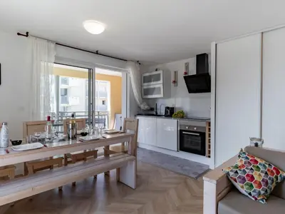 Cuisine ou kitchenette dans l'établissement Apartment Les jardins de l'oyat-1 by Interhome