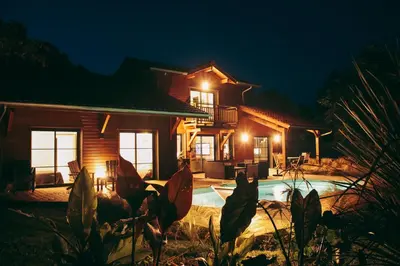 Piscine de l'établissement Les cabanes de l'océan, Villa confort proche plage sauvage ou située à proximité