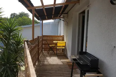 Balcon ou terrasse dans l'établissement Maison champêtre et joyeuse à la campagne