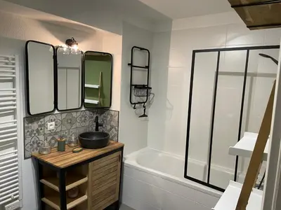 Salle de bains dans l'établissement Le Teich, appartement coeur de ville