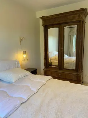 Un ou plusieurs lits dans un hébergement de l'établissement Grand appartement en résidence calme avec piscine