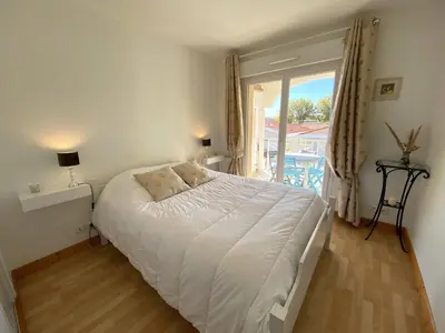 Un ou plusieurs lits dans un hébergement de l'établissement VILLA MARINA 2 pieces avec parking et wifi centre