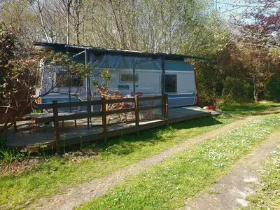 Jardin de l'établissement L'Hermitage au sein d'un jardin forêt près de l'océan