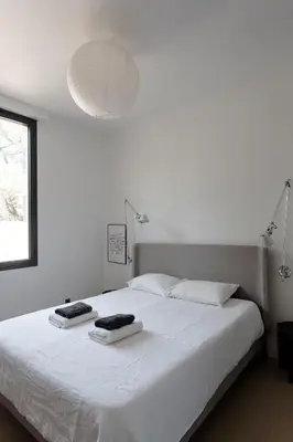 Un ou plusieurs lits dans un hébergement de l'établissement PYLA: Feel-good family home, 2 min walk from beach