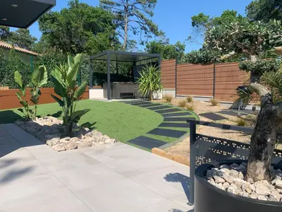 Jardin de l'établissement Villa Aréna à Labenne-Océan