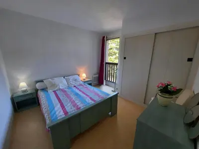 Un ou plusieurs lits dans un hébergement de l'établissement Appartement Lumineux à Seignosse, Proche Plage, Commerces et Activités, Parking, Wifi et Balcon - FR-1-239-813