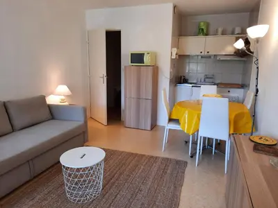 Cuisine ou kitchenette dans l'établissement Appartement Lumineux à Seignosse, Proche Plage, Commerces et Activités, Parking, Wifi et Balcon - FR-1-239-813