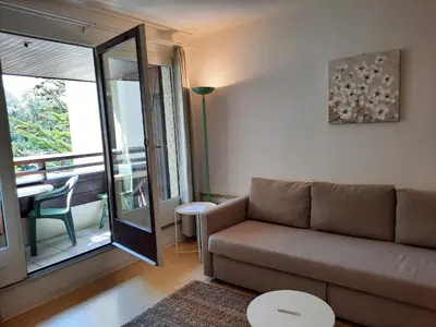 Coin salon dans l'établissement Appartement Lumineux à Seignosse, Proche Plage, Commerces et Activités, Parking, Wifi et Balcon - FR-1-239-813