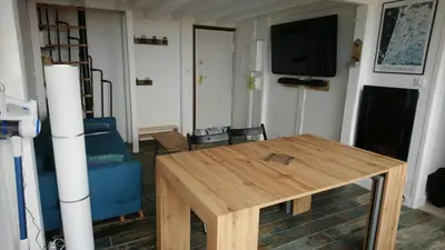 Télévision ou salle de divertissement dans l'établissement Splendide appartement vue océan le Penon