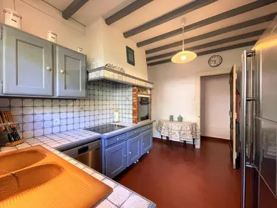 Cuisine ou kitchenette dans l'établissement Villa de 135m² avec Jardin Clos, 4 Chambres pour 8 Pers, Proche Plage et Centre - Pyla sur Mer - FR-1-420-115