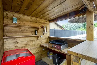 Cuisine ou kitchenette dans l'établissement Maison L'Atipik - Welkeys