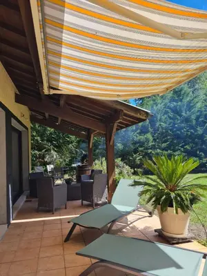 Vue générale sur la montagne ou vue sur la montagne depuis la villa