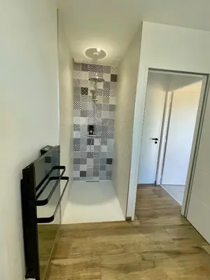 Salle de bains dans l'établissement VILLA LANDIFORNIA