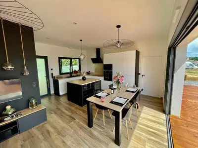 Cuisine ou kitchenette dans l'établissement VILLA LANDIFORNIA