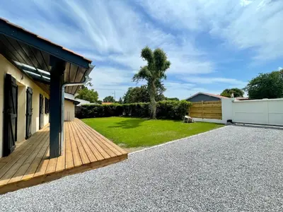 Jardin de l'établissement Maison moderne idéale famille à 10 mn de la plage