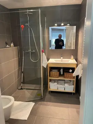 Salle de bains dans l'établissement BORDURE DE FORÊT