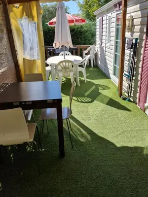 Jardin de l'établissement Grand Mobile home dans camping