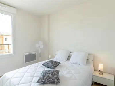 Un ou plusieurs lits dans un hébergement de l'établissement Apartment SC C06 by Interhome