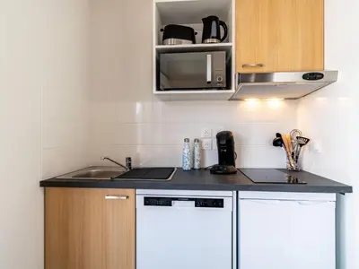 Cuisine ou kitchenette dans l'établissement Apartment SC H01 by Interhome