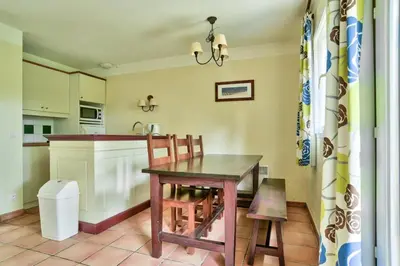 Cuisine ou kitchenette dans l'établissement Les Maisons du Domaine du Golf de Pinsolle - maeva Home - Maison 3 pièces 6 personnes - Sélection MAE-9964