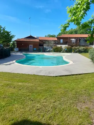 Piscine de l'établissement Appartement les Terrasses du Lac ou située à proximité