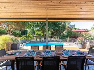 Piscine de l'établissement Villa familiale 10 pers. à Biscarrosse avec piscine chauffée, près du lac et des pistes cyclables - FR-1-319-488 ou située à proximité