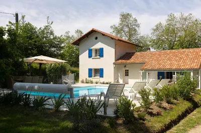 Piscine de l'établissement La Métairie - Largilière ou située à proximité
