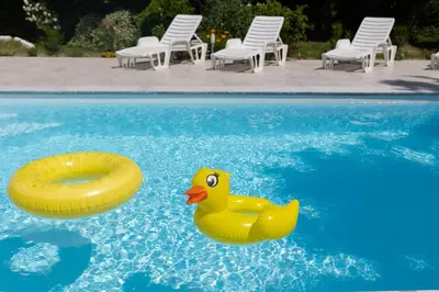 Piscine de l'établissement La Métairie - Largilière ou située à proximité
