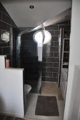 Salle de bains dans l'établissement Maison avec piscine, jaccuzi, hammam à 800 m du lac