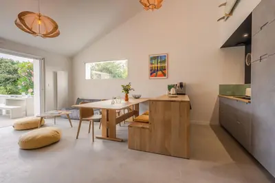 Coin salon dans l'établissement Kindahouse
