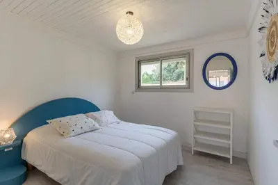 Un ou plusieurs lits dans un hébergement de l'établissement Maison Mimizan plage