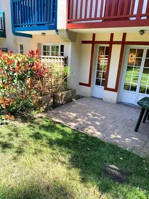 Jardin de l'établissement cottage « maison du golf » à Moliets