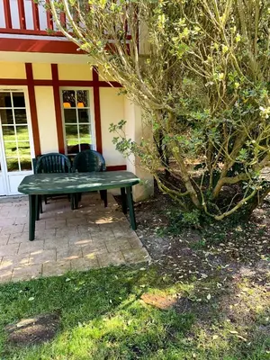 Jardin de l'établissement cottage « maison du golf » à Moliets