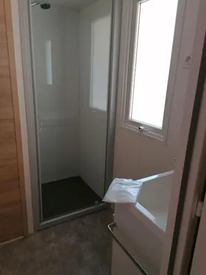Salle de bains dans l'établissement MOBIL-HOME RECENT 6 personnes PAYS BASQUE