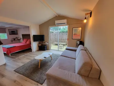 Un ou plusieurs lits dans un hébergement de l'établissement Maison 47m2 climatisé, piscine,linge fourni