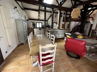 Coin salon dans l'établissement La bergerie des Landes