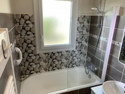 Salle de bains dans l'établissement Résidence « les Gets » Location T4 Vieux-Boucau-Les-Bains