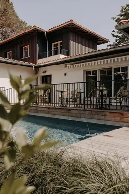 Piscine de l'établissement Chez Brens - Maison d'hôtes à La Hume ou située à proximité