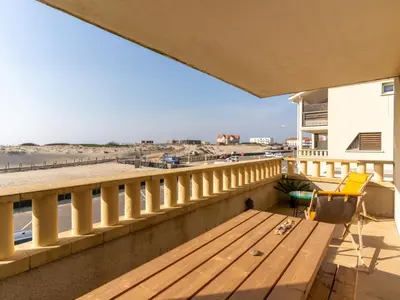 Balcon ou terrasse dans l'établissement Appartement T3 rénové face à la dune, 6 pers., piscine, plage à pied - Biscarrosse - FR-1-319-489
