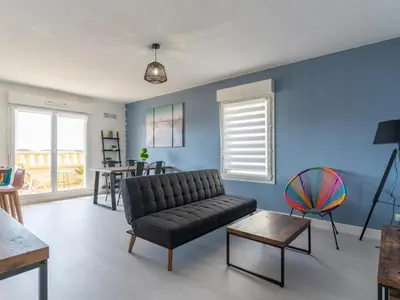 Coin salon dans l'établissement Appartement T3 rénové face à la dune, 6 pers., piscine, plage à pied - Biscarrosse - FR-1-319-489